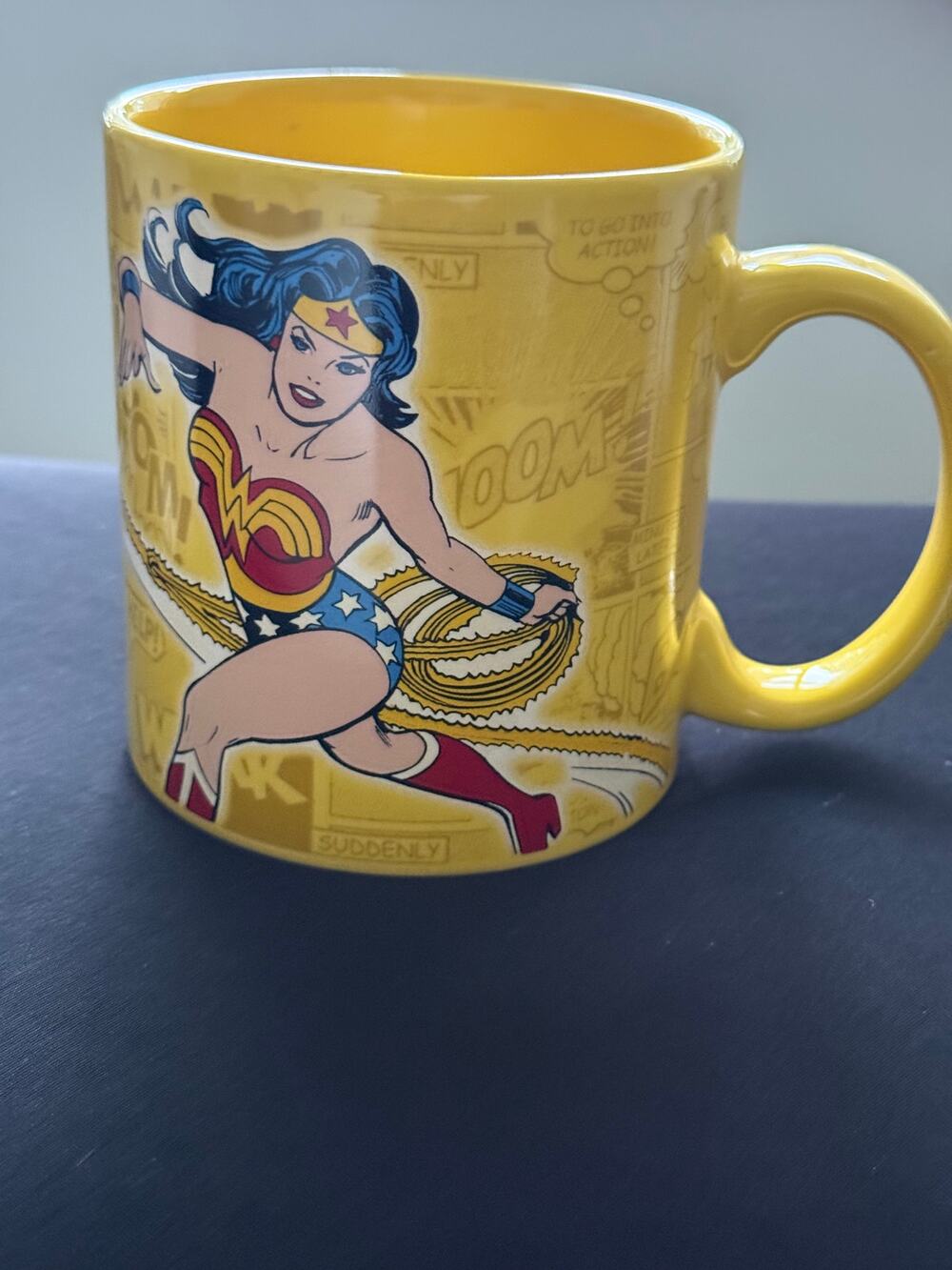 DC Comics Silver Buffalo Wonder Woman Retro Ceramic Coffee Mug Yellow Jumbo 20oz